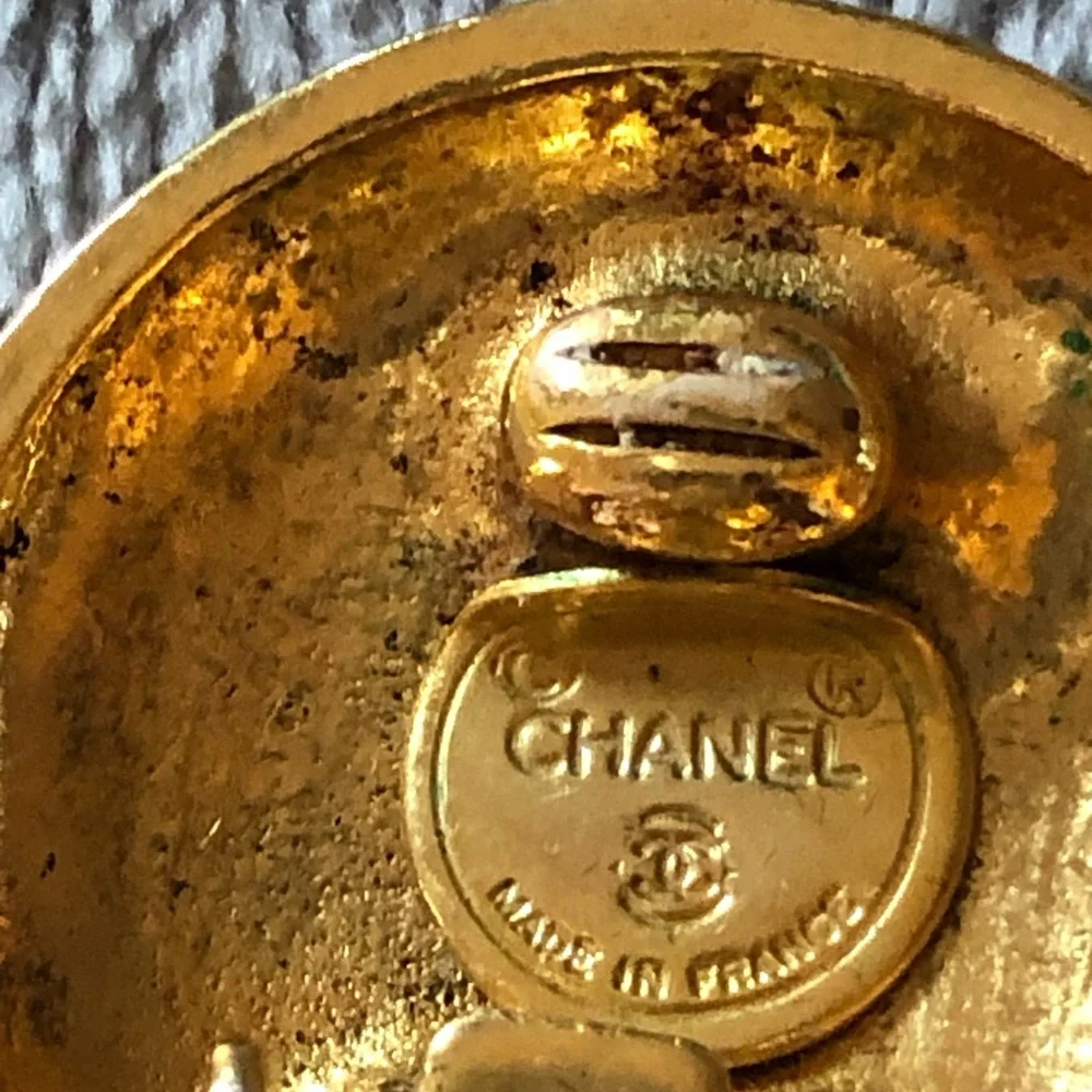 CHANEL Vintage and Authentic ,” Lady in a Hat” Clip on Earrings - Picture 4 of 11